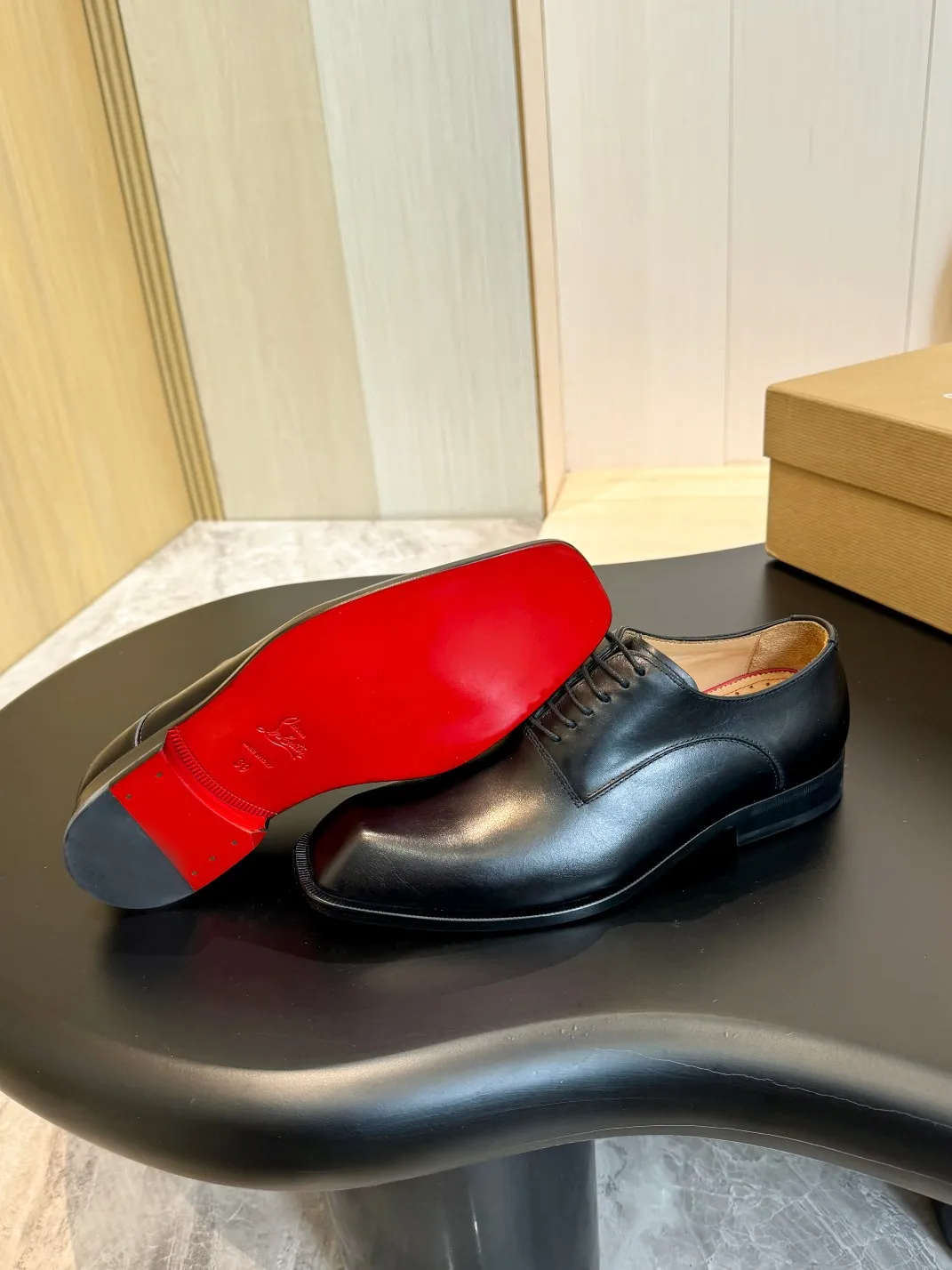 [CL red sole shoes] Top P: 1020💰 Size 39-44 (⚠️38.45.46.47 custom-made, non-returnable and non-exchangeable) 🆑High-end men's business formal leather shoes, original authentic top quality goods ••✅💯 Top original order purchasing agent! Original imported patterned cowhide ➕Imported cowhide lining ➕Cowhide feet ➕Original leather outsole~🉑️Feel free to compare the authentic ones!